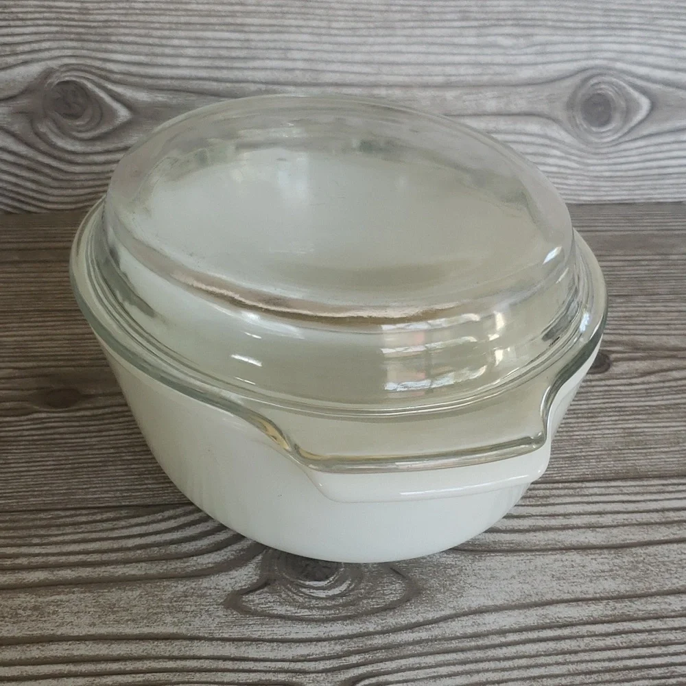 Anchor Hocking fire king 433 1/ 1.5 qt usa milk glass oval dish with lid